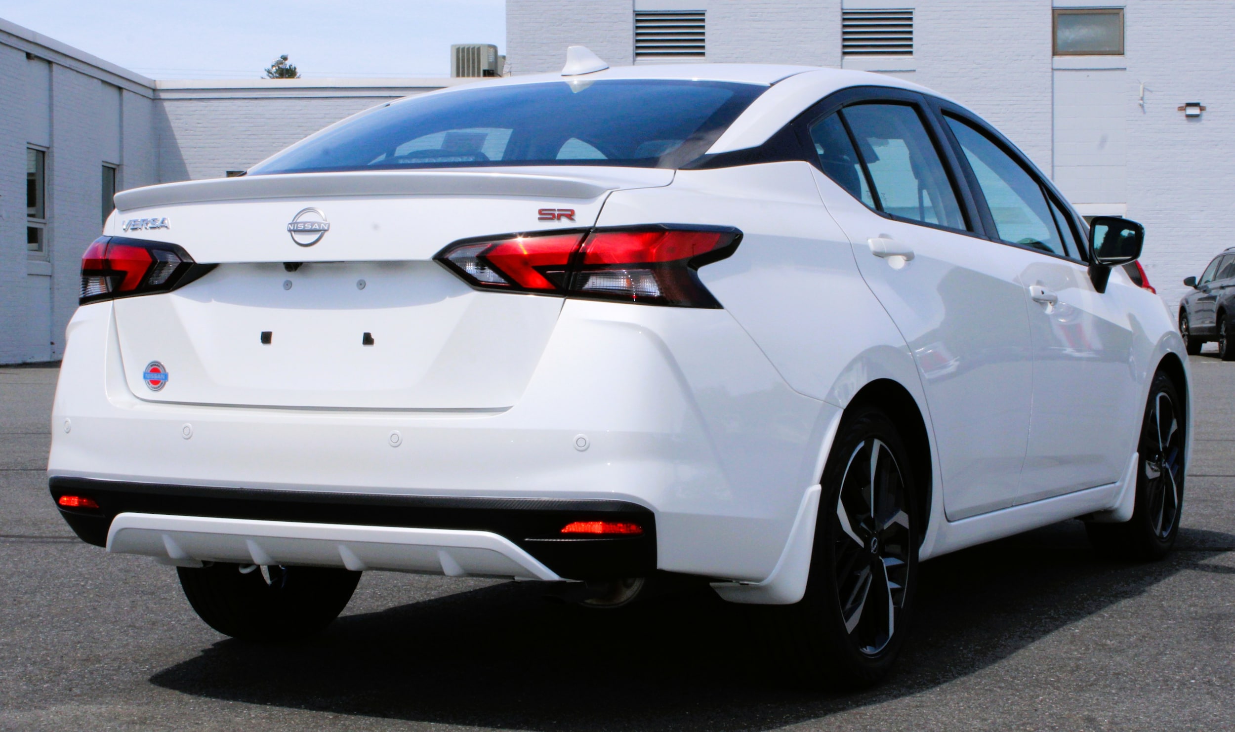 2025 Nissan Versa Sedan SR - Photo 9