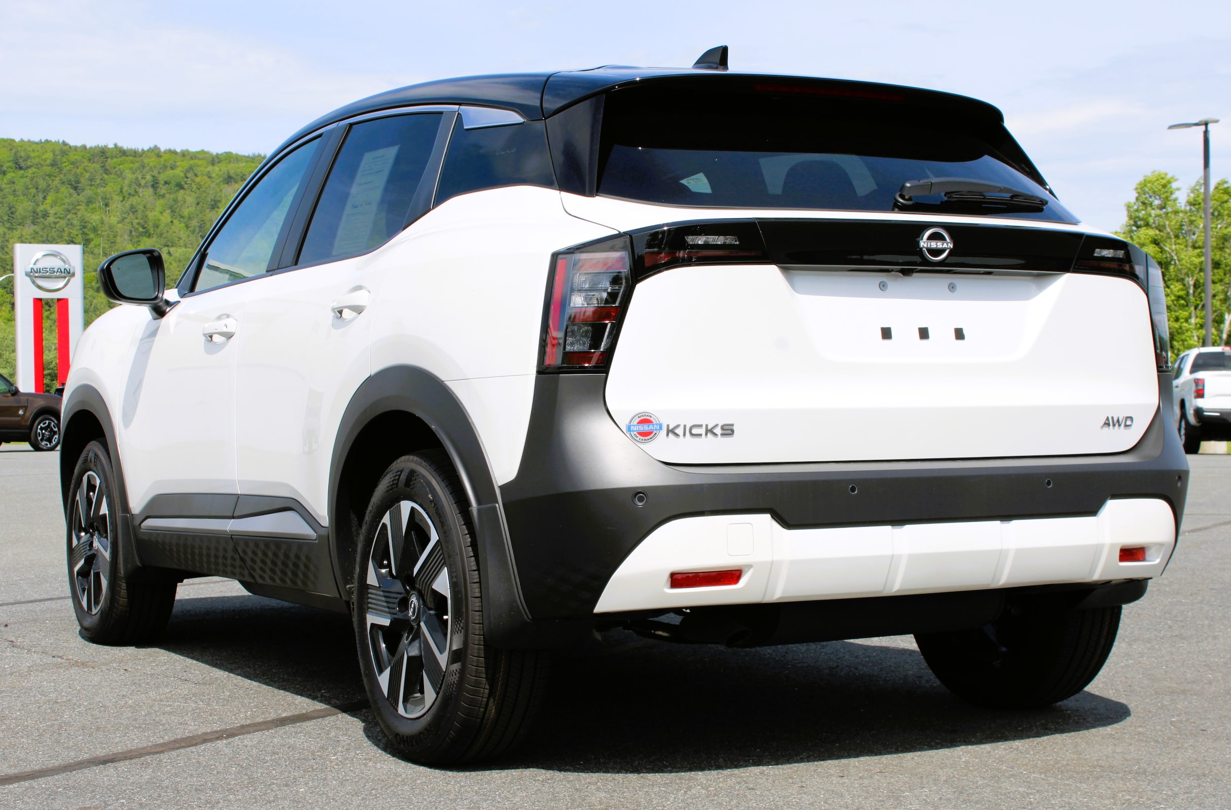 2025 Nissan Kicks SV AWD - Photo 10