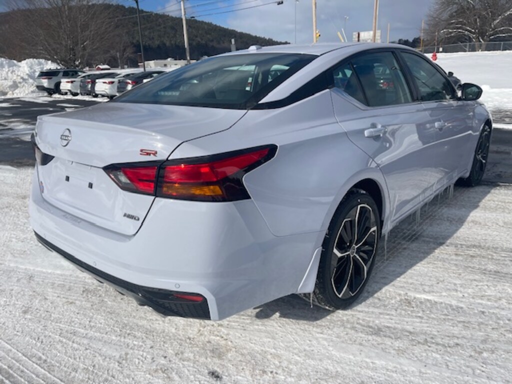 New 2025 Nissan Altima SR Sedan
