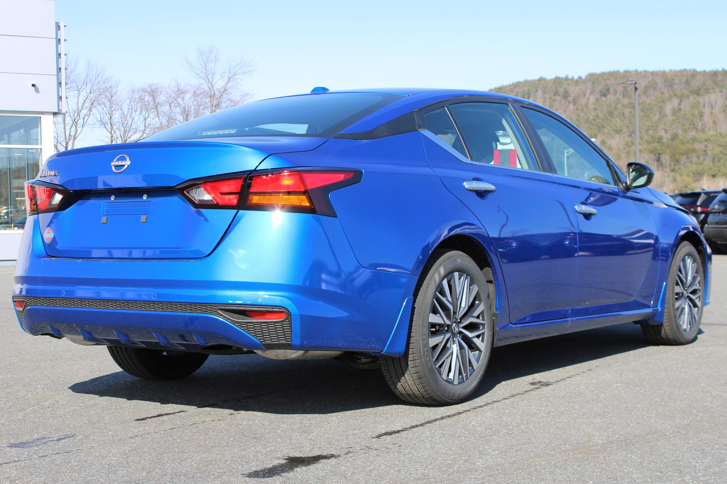 2025 Nissan Altima SV - Photo 8
