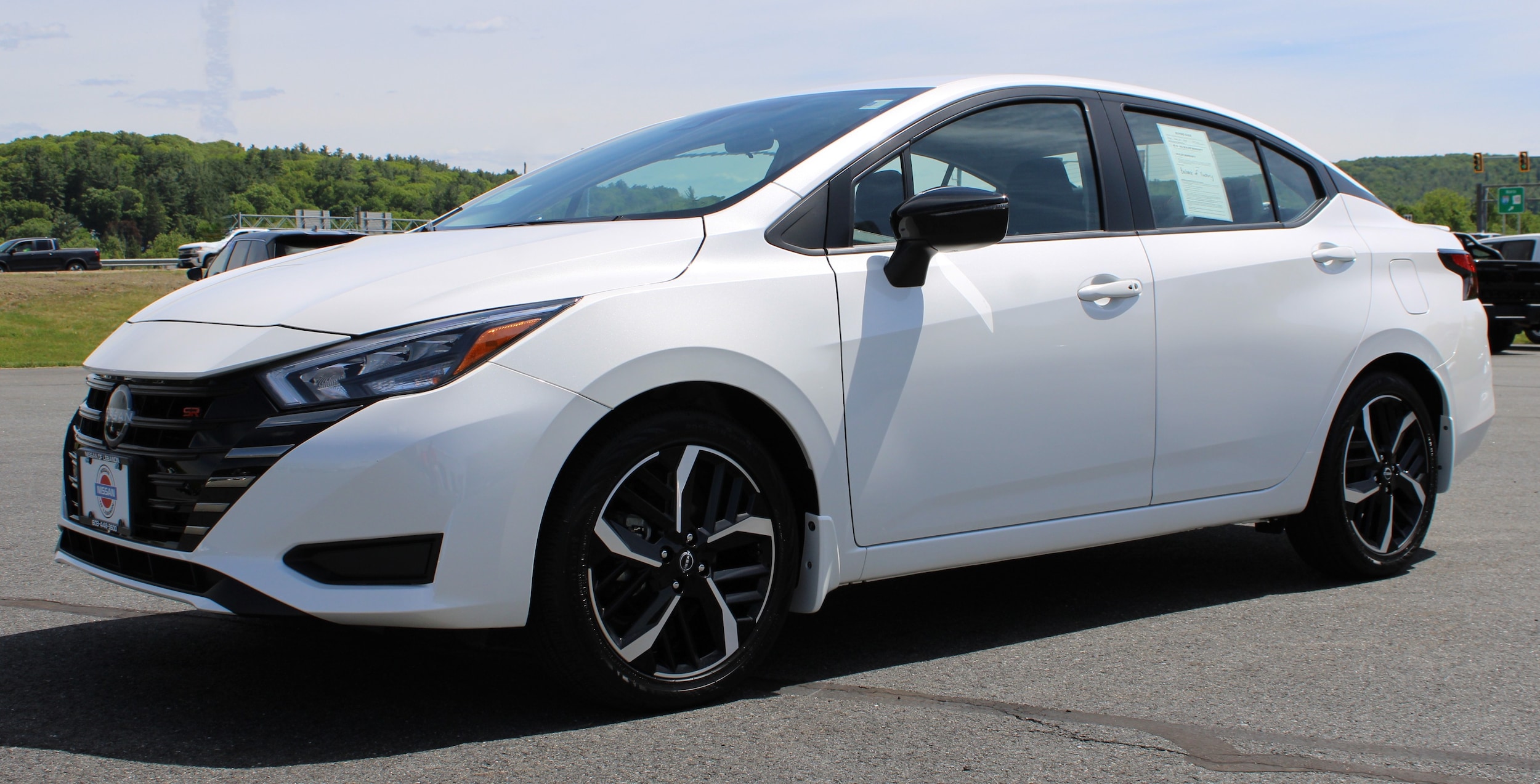 2025 Nissan Versa Sedan SR - Photo 15