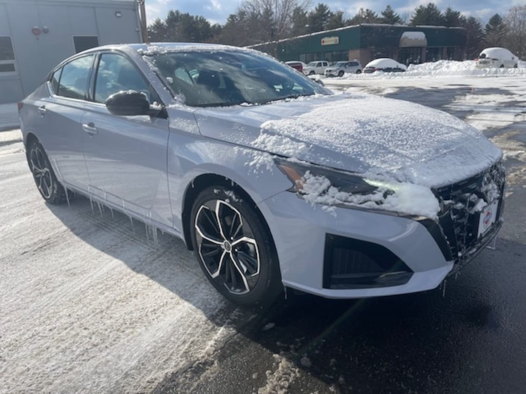 New 2025 Nissan Altima SR Sedan