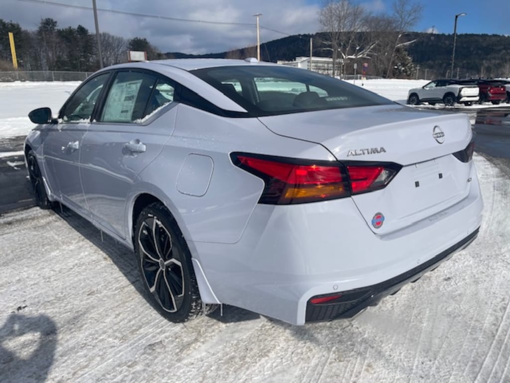 New 2025 Nissan Altima SR Sedan