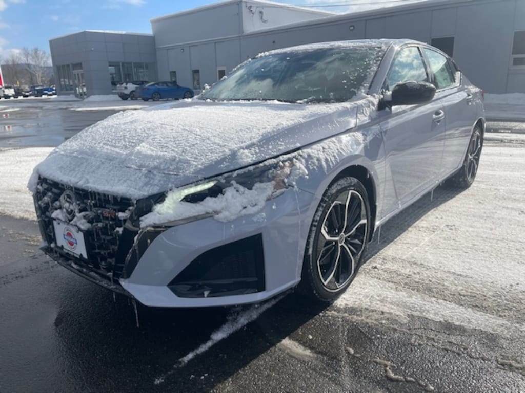 New 2025 Nissan Altima SR Sedan