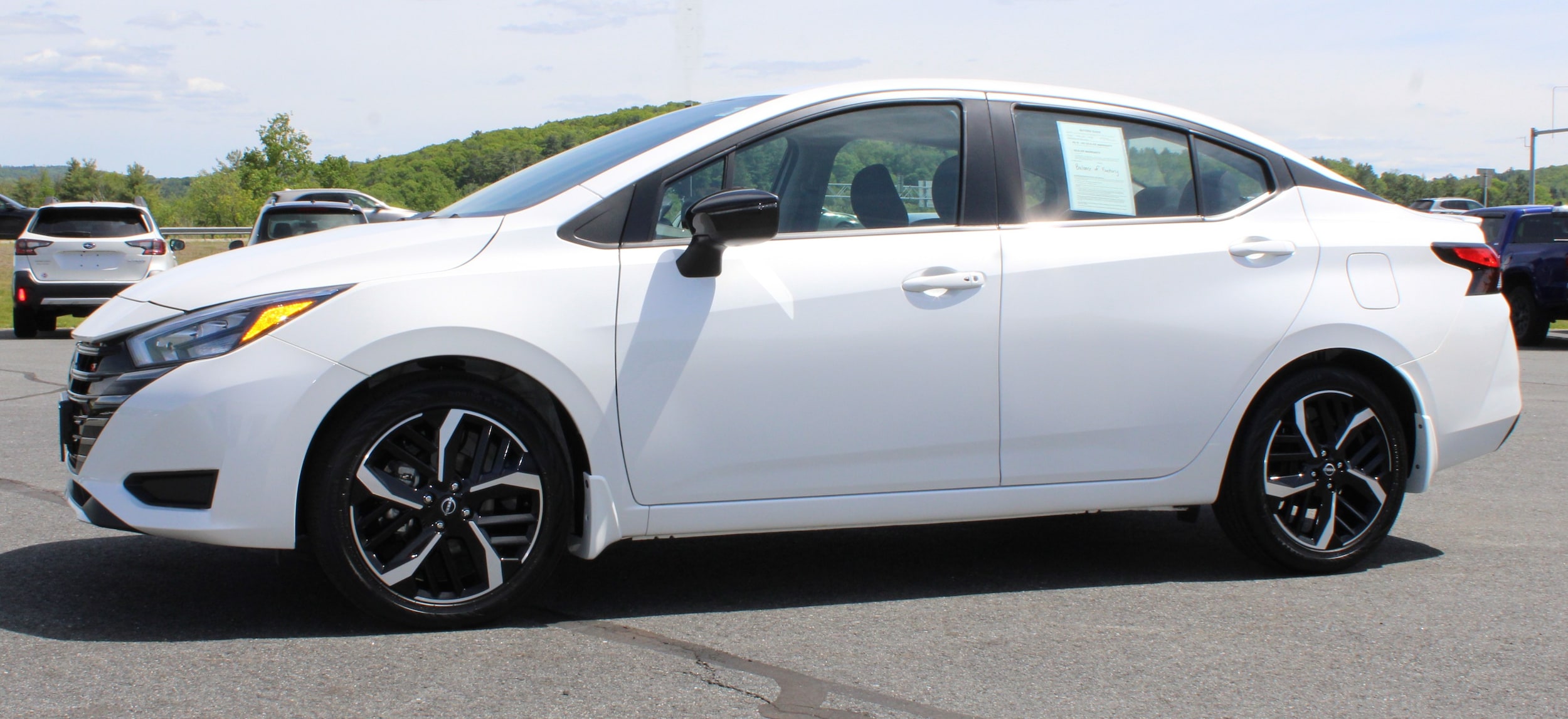 2025 Nissan Versa Sedan SR - Photo 14
