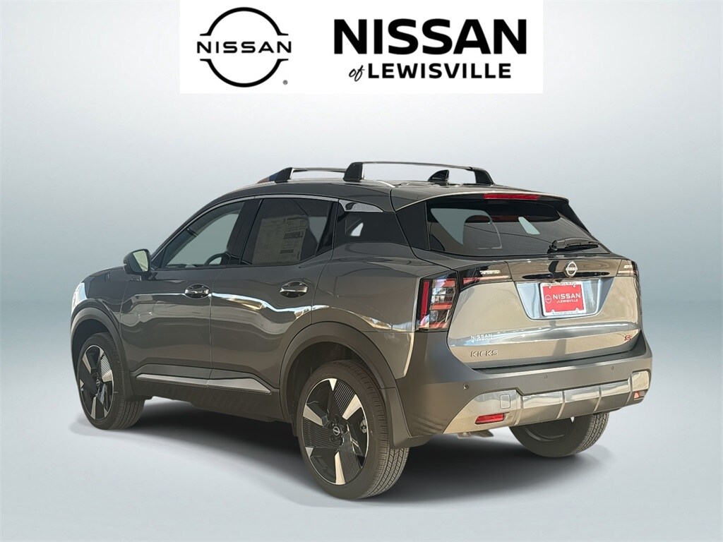 2026 Nissan Kicks SR photo 2
