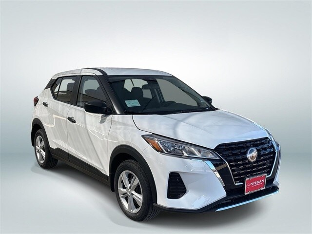 2025 Nissan Kicks Play S photo 2