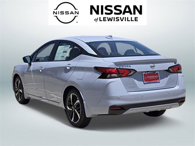 2025 Nissan Versa 1.6 SR photo 3