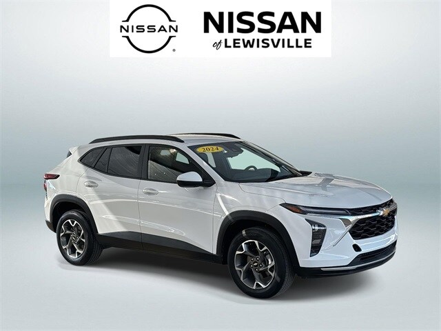 2024 Chevrolet Trax LT photo 2