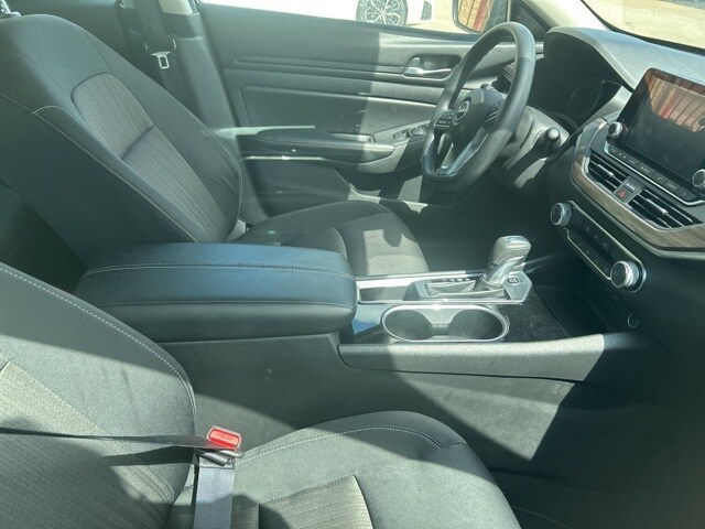 2024 Nissan Altima 2.5 SV photo 3