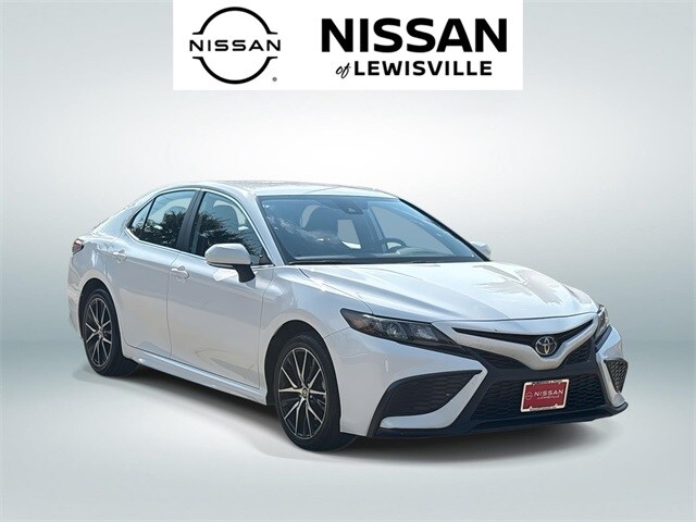 2024 Toyota Camry SE photo 2