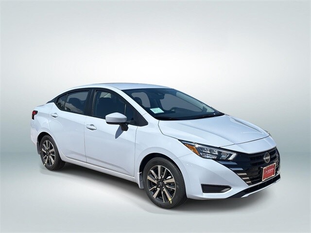 2025 Nissan Versa 1.6 SV photo 2