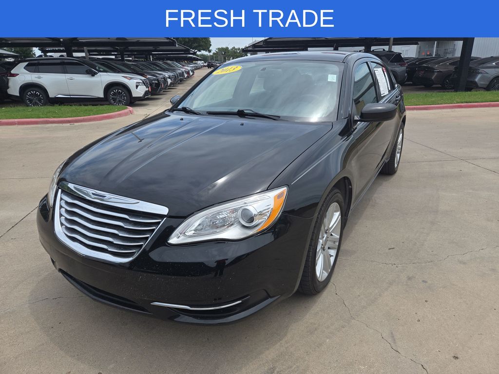 2013 Chrysler 200 Touring's photo