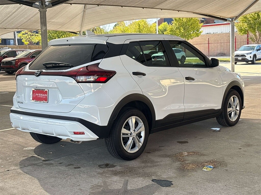 2025 Nissan Kicks Play S photo 2