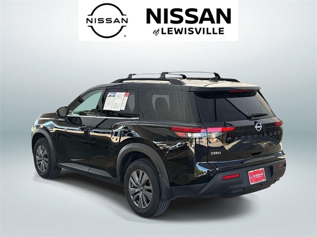 2025 Nissan Pathfinder SV photo 2