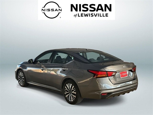 2024 Nissan Altima 2.5 SV photo 2