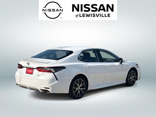 2024 Toyota Camry SE photo 3