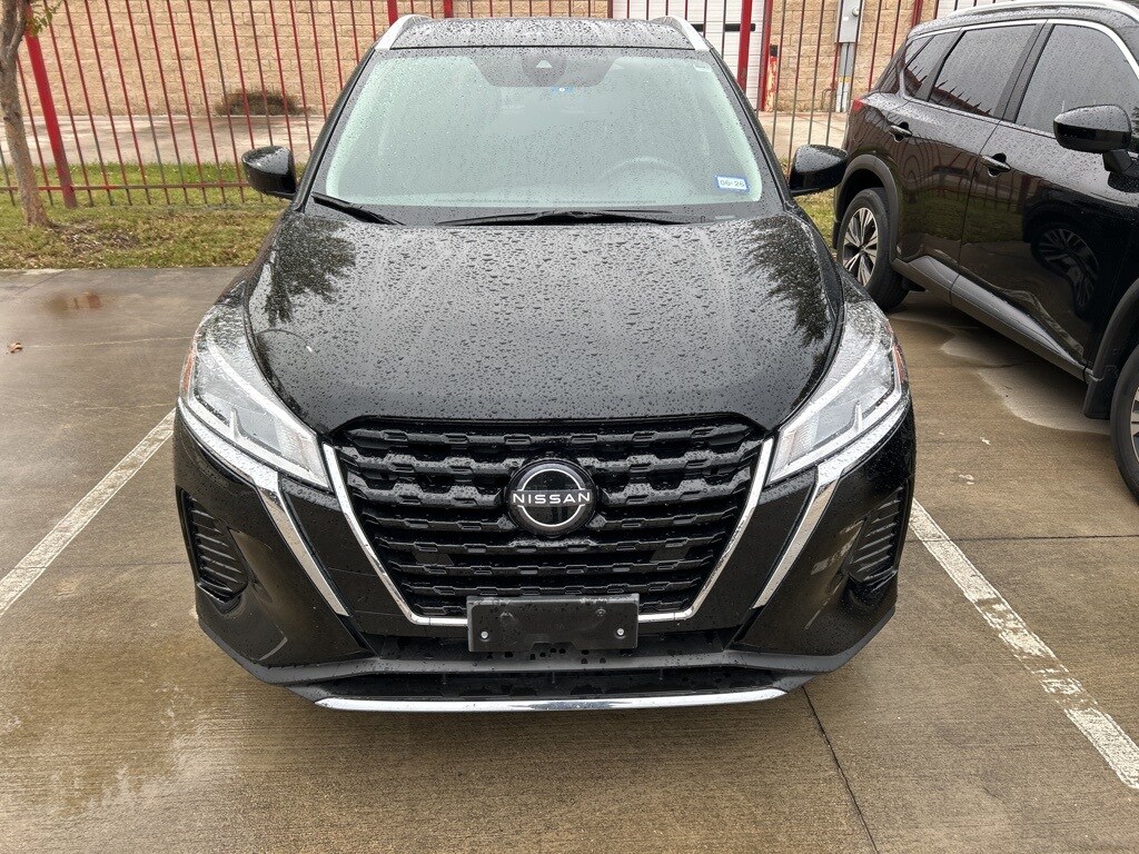 2024 Nissan Kicks SV photo 2