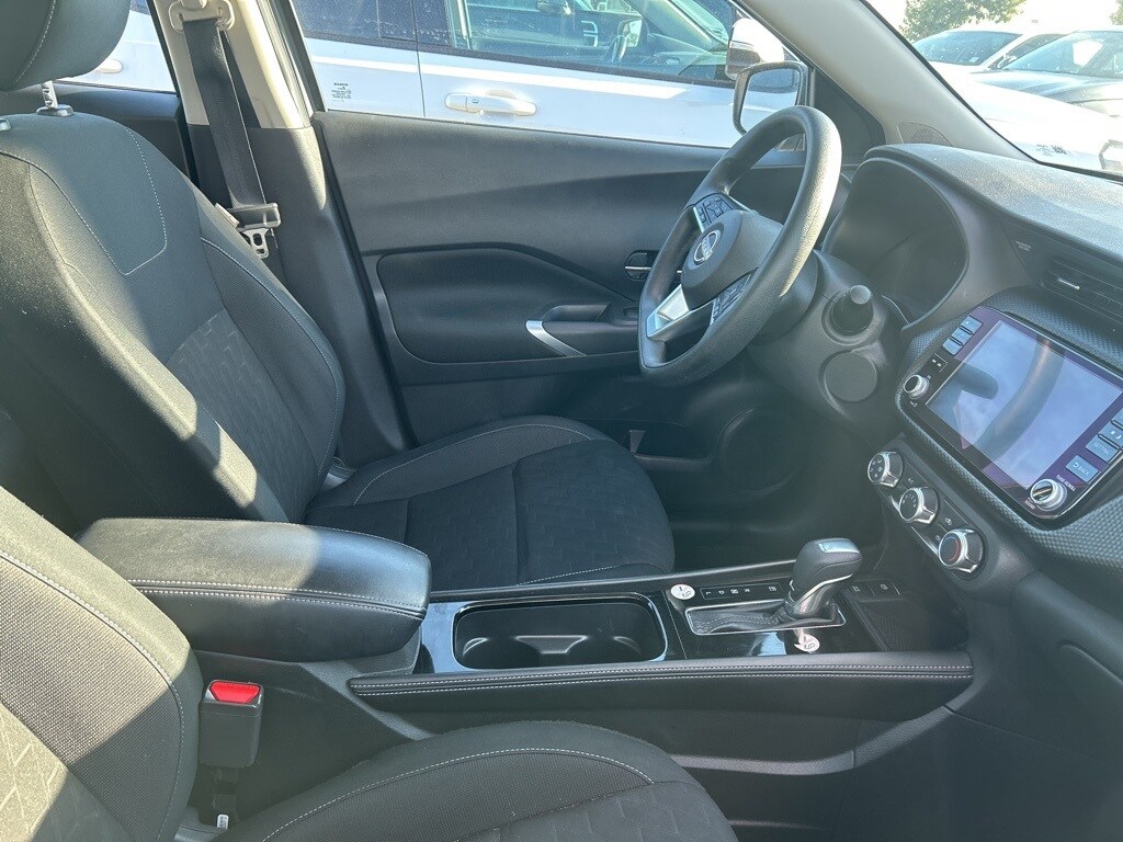 2023 Nissan Kicks SV photo 2