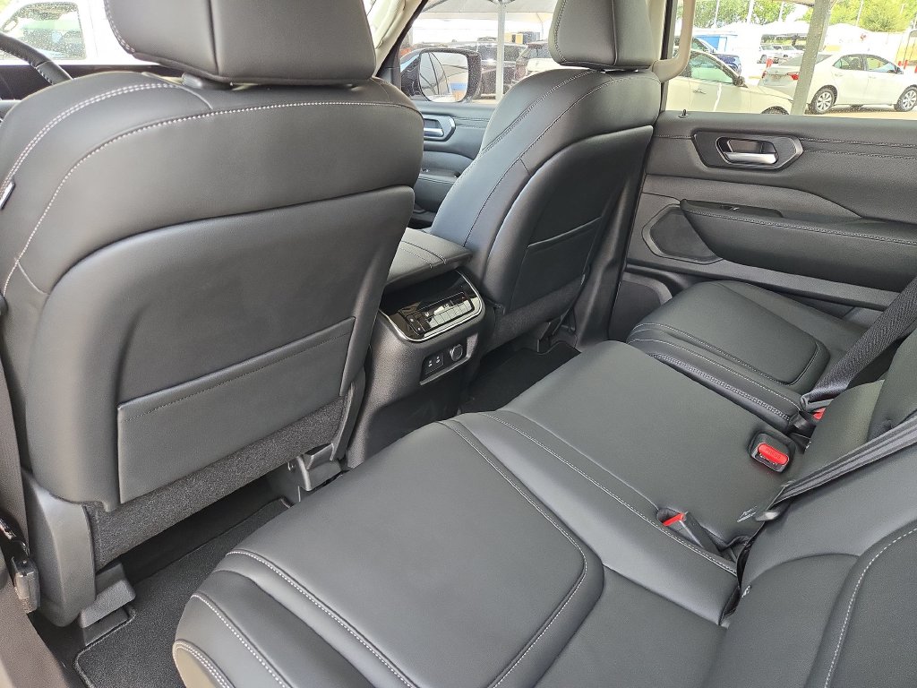 2026 Nissan Armada SV - Photo 34