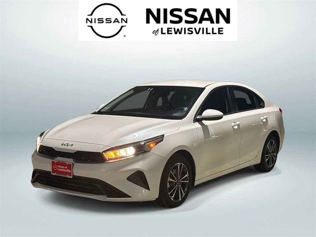 2024 Kia Forte LXS's photo