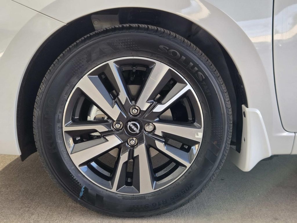 New 2025 Nissan Versa 1.6 SV Sedan