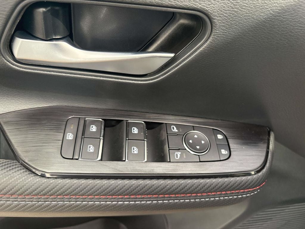 2026 Nissan KICKS SR AWD - Photo 9