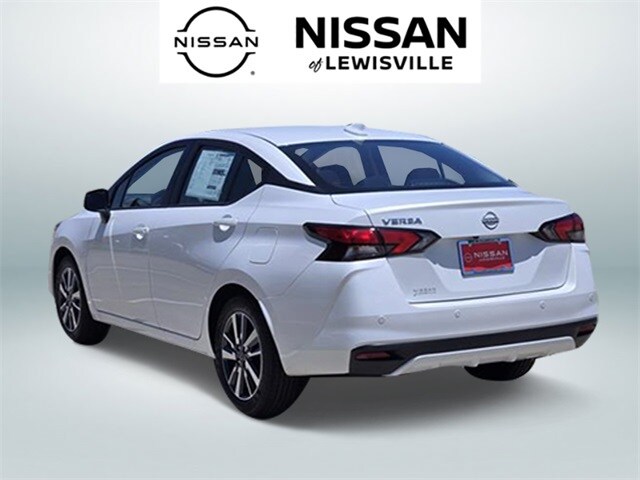 2025 Nissan Versa 1.6 SV photo 3