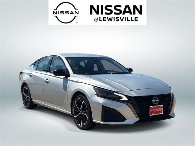 2023 Nissan Altima 2.5 SR photo 2