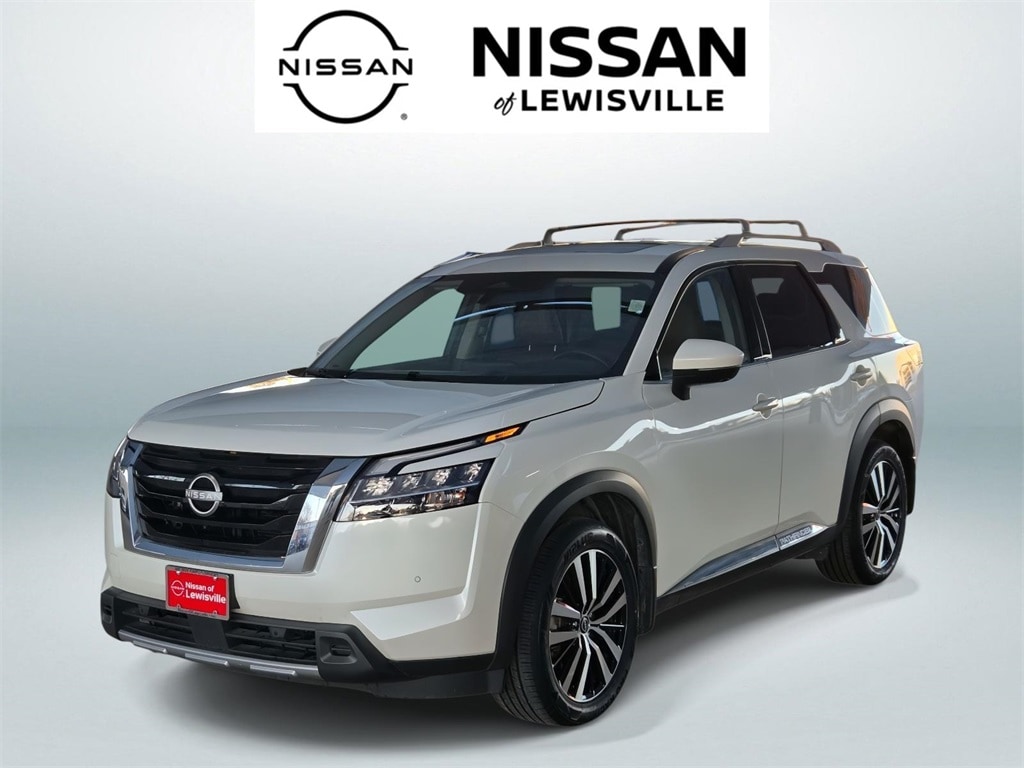 2024 Nissan Pathfinder Platinum's photo
