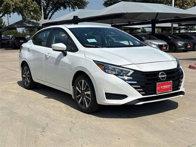 2025 Nissan Versa 1.6 SV photo 2