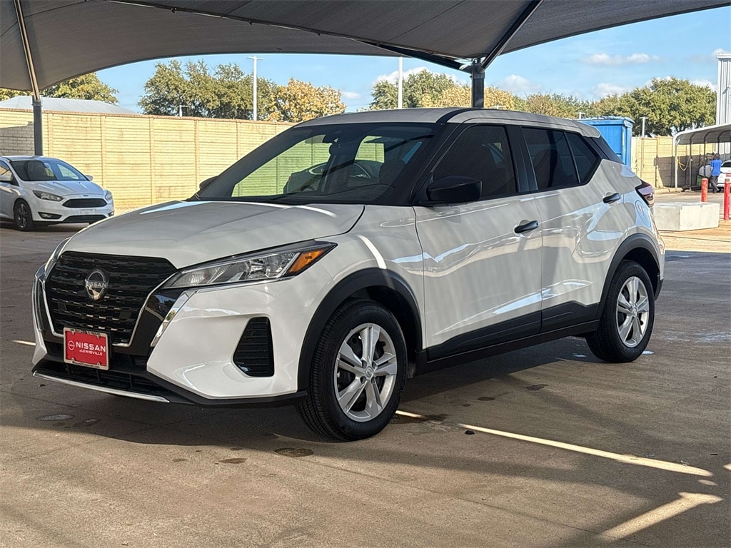 2025 Nissan KICKS PLAY Base's photo