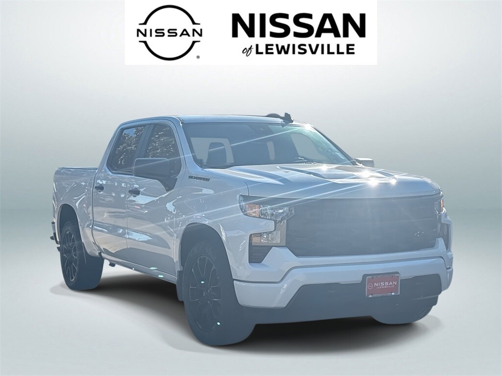 2024 Chevrolet Silverado 1500 Custom photo 2