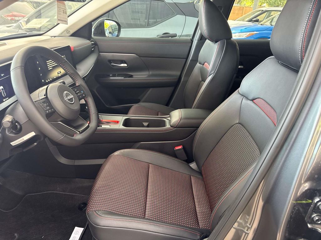 2026 Nissan KICKS SR - Photo 9