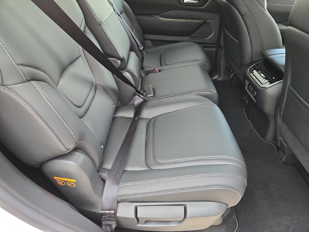 2026 Nissan Armada SV - Photo 36