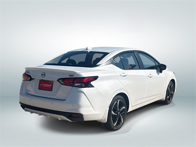 2025 Nissan Versa 1.6 SR photo 3
