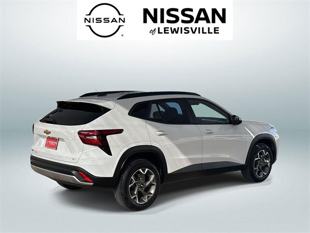 2024 Chevrolet Trax LT photo 3