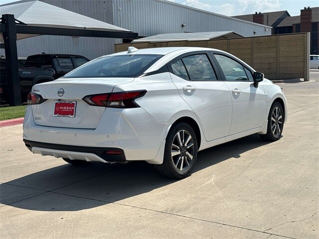 2025 Nissan Versa 1.6 SV photo 3