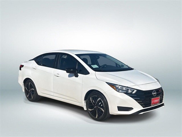 2025 Nissan Versa 1.6 SR photo 2