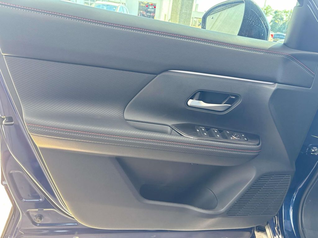 2026 Nissan KICKS SR - Photo 8