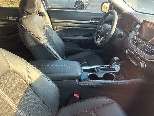 2024 Nissan Altima 2.5 SR photo 2