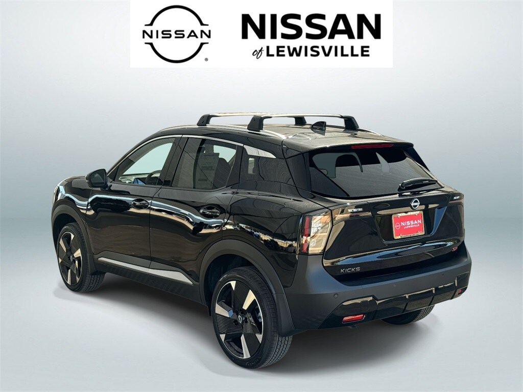 2026 Nissan Kicks SR photo 4