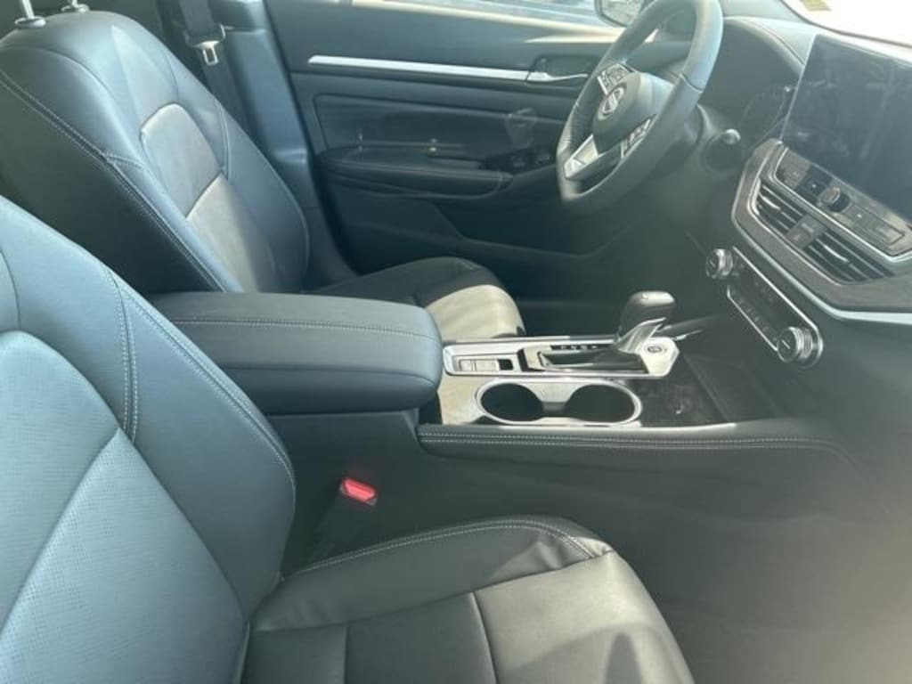 New 2025 Nissan Altima SL Sedan