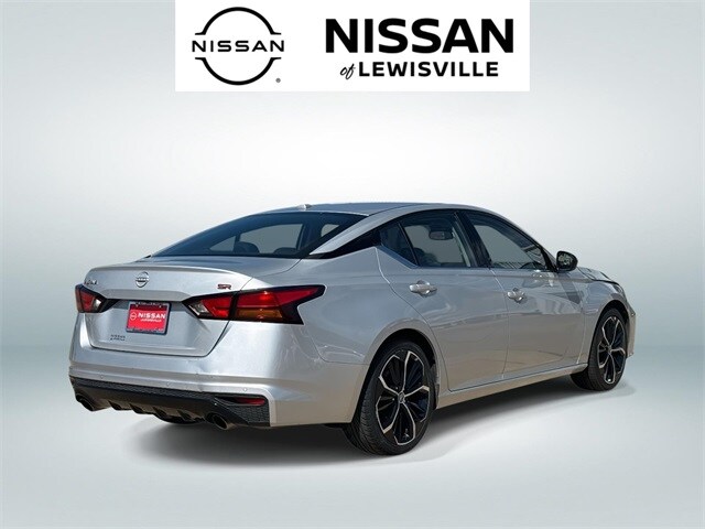 2023 Nissan Altima 2.5 SR photo 3