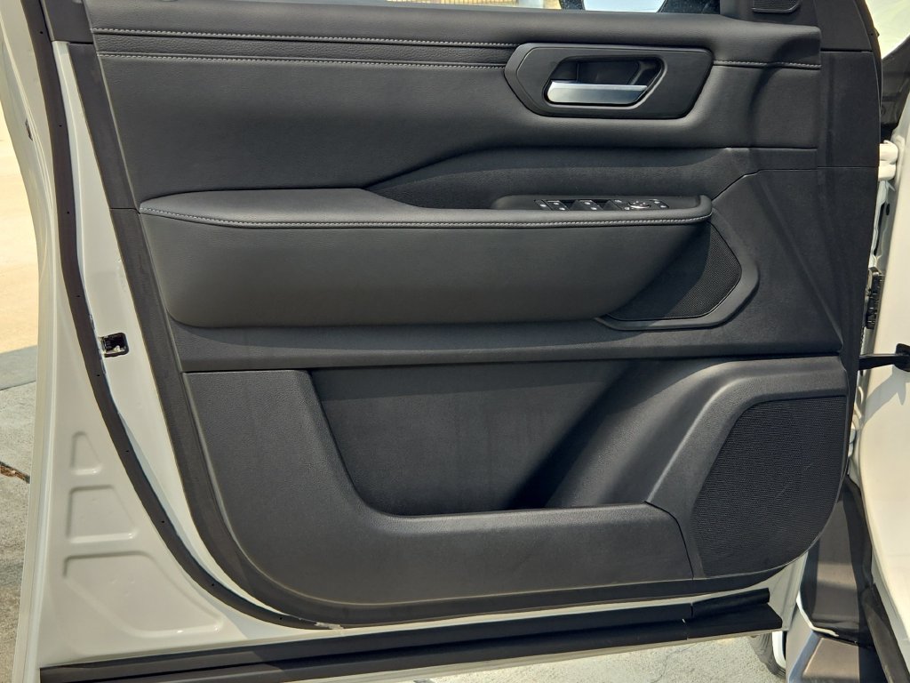 2026 Nissan Armada SV - Photo 17