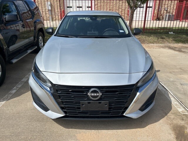 2024 Nissan Altima 2.5 SV photo 2