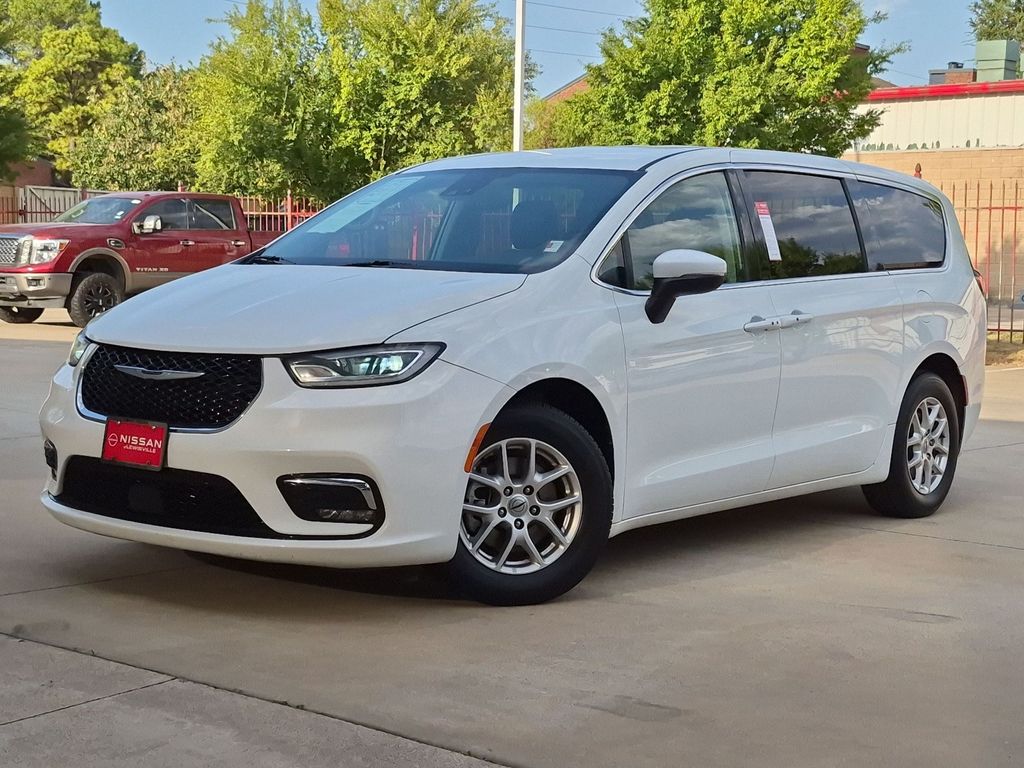 Used 2023 Chrysler Pacifica Touring L