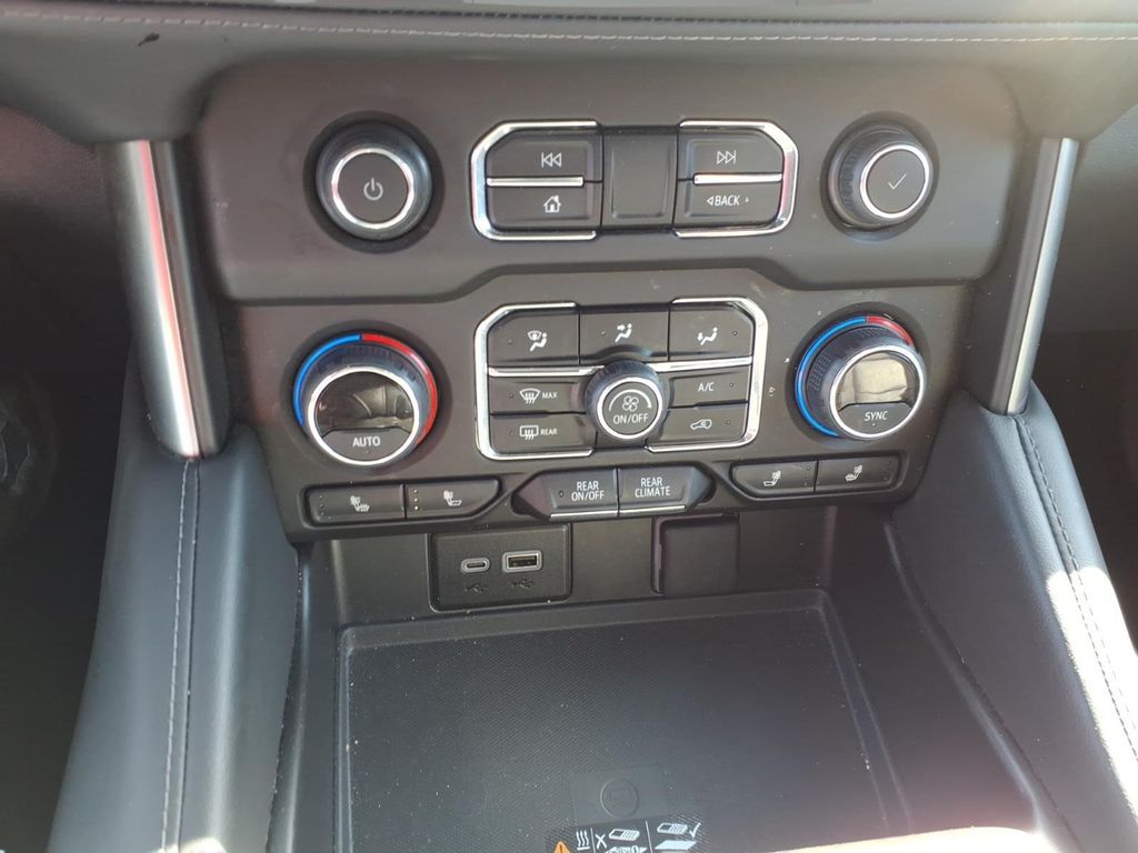 2024 Chevrolet Suburban LT - Photo 20