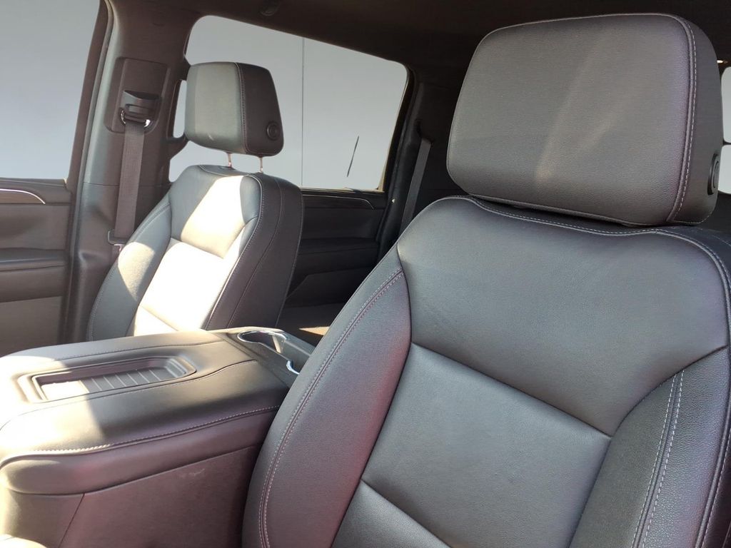2024 Chevrolet Suburban LT - Photo 14