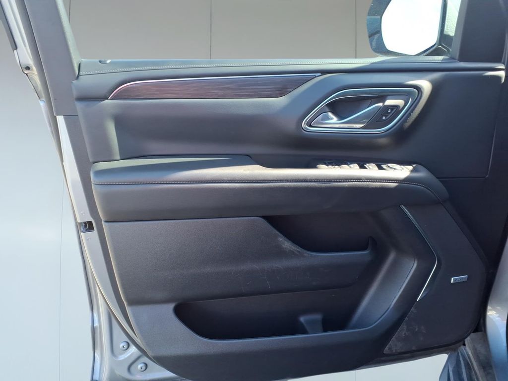2024 Chevrolet Suburban LT - Photo 11